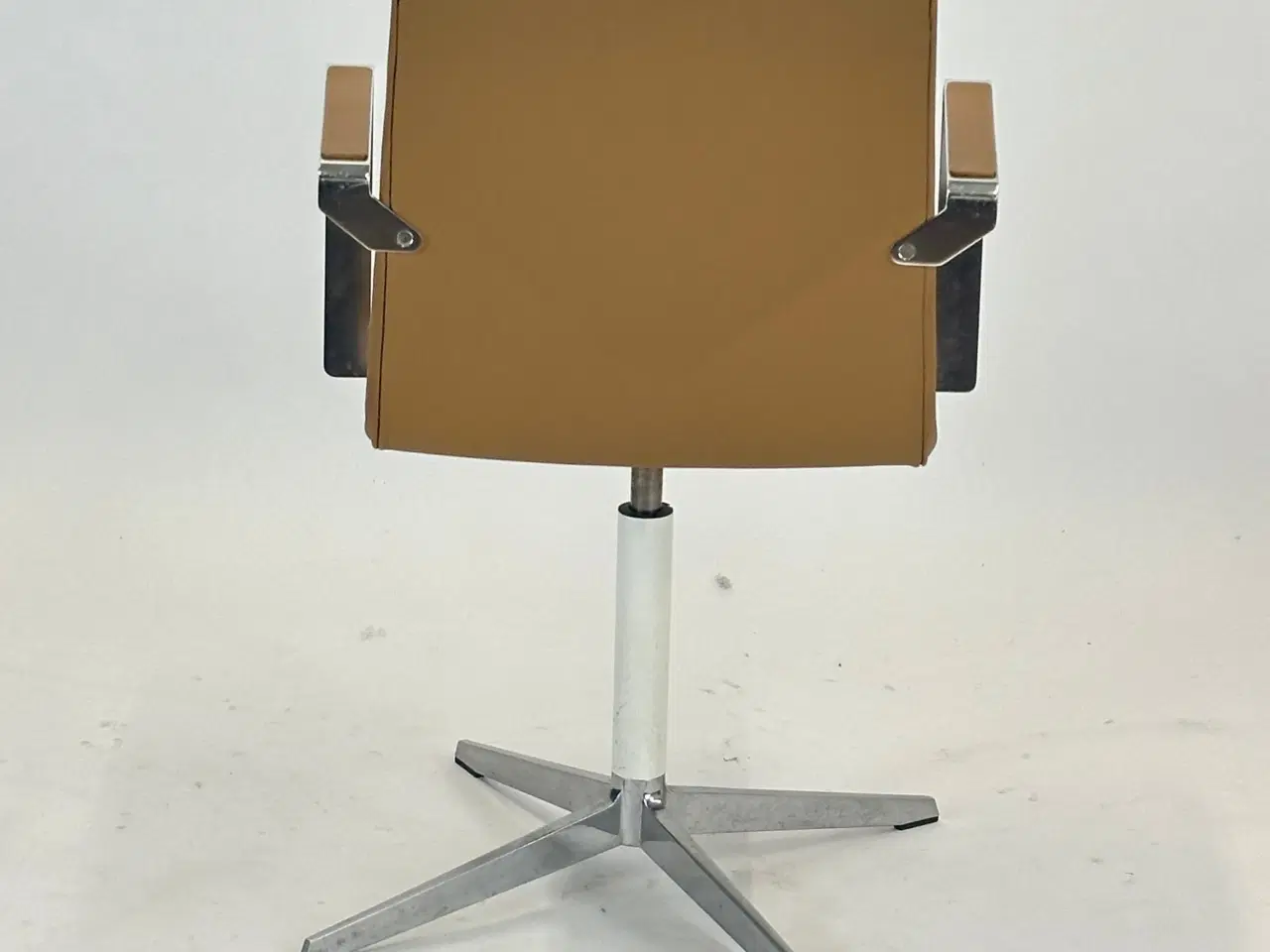 Billede 5 - Four Design - 4-Cast® XL Mødestol (Lysebrun)