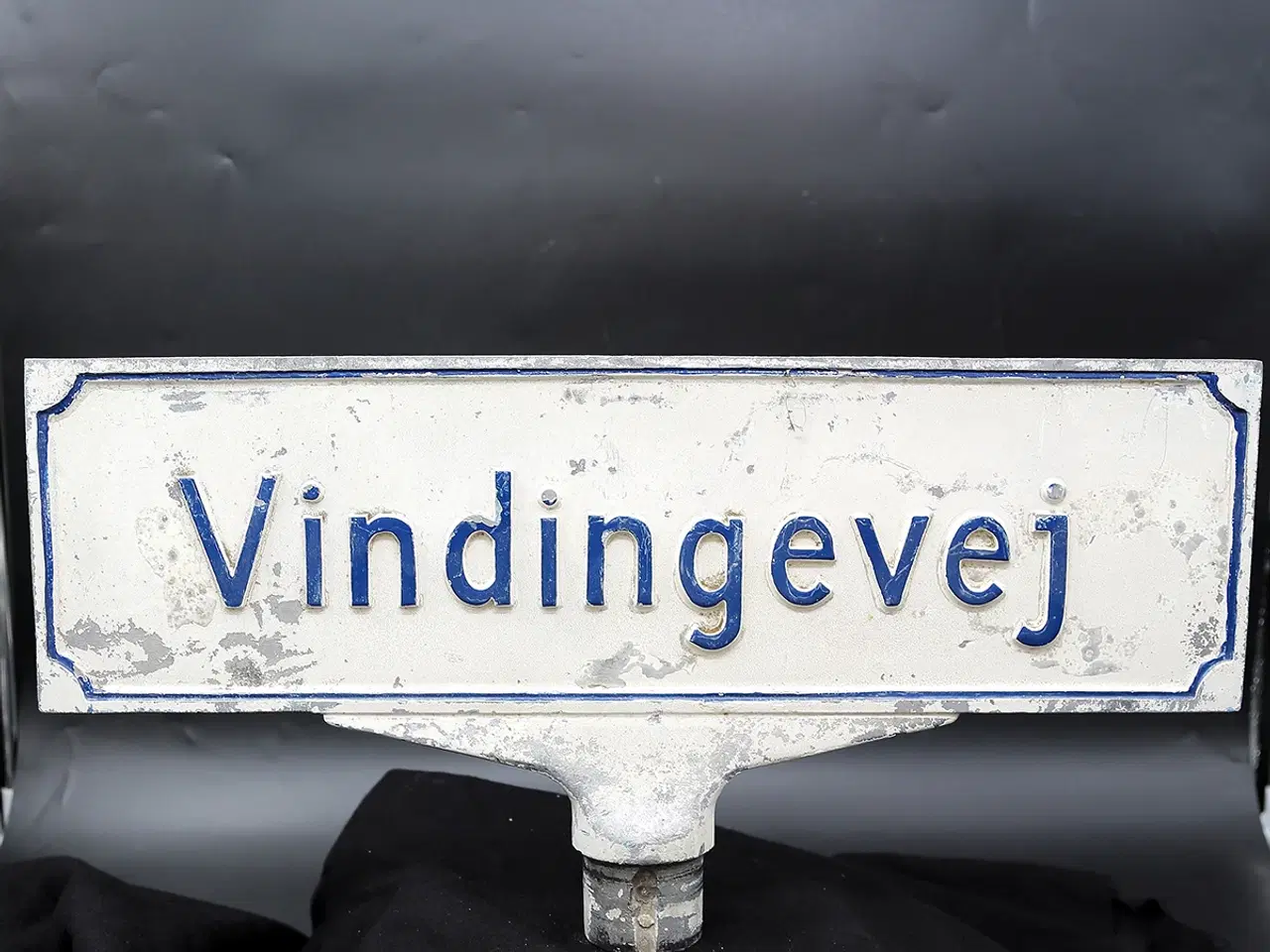 Billede 2 - Vintage dansk vejskilt “Vindingevej” i aluminium