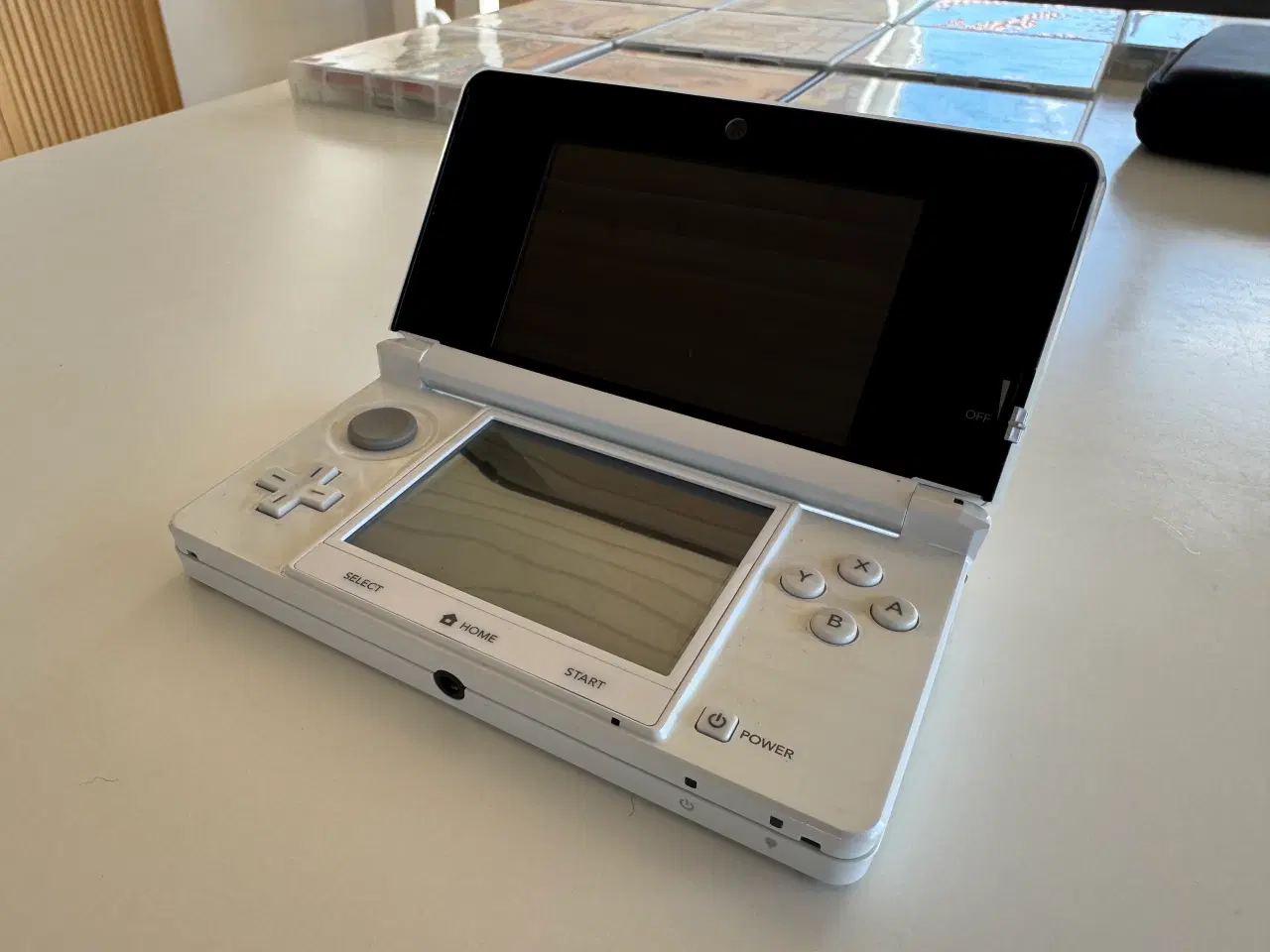 Billede 2 - Flot og velholdt hvid Nintendo 3DS