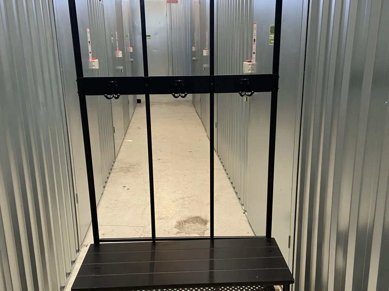 Billede 1 - Knagerække med skoopbevaring.