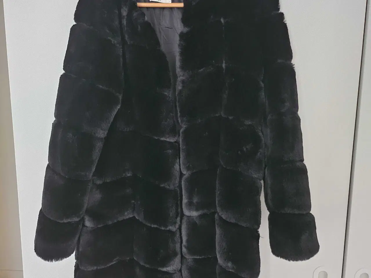 Billede 1 - 🖤 Eksklusiv faux fur frakke fra Esther.H Paris