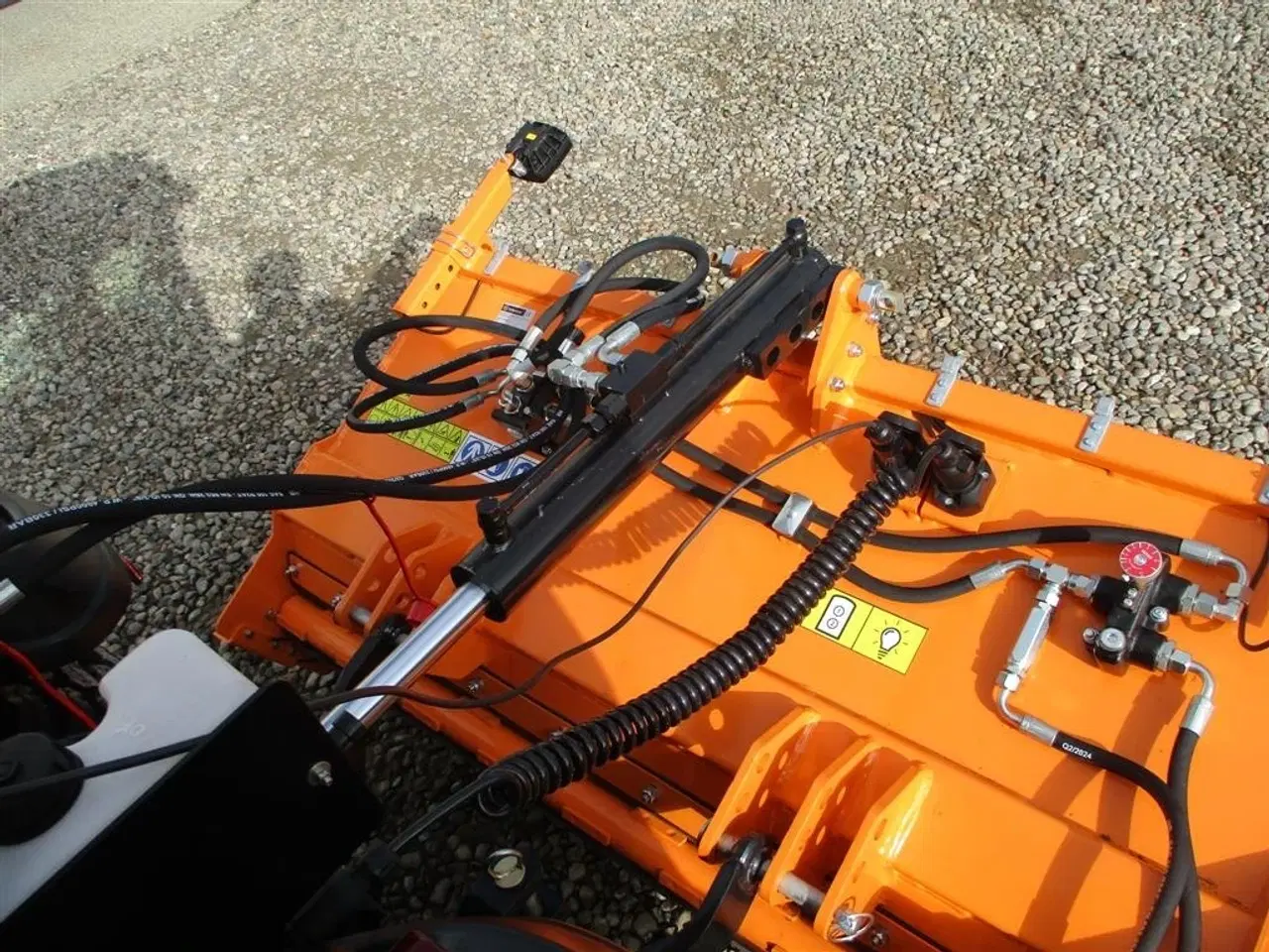 Billede 12 - Solis H26 HST SNOW EDITION med frontlift, front PTO, Vario SHL150 sneplov og SSP140 saltudlægger