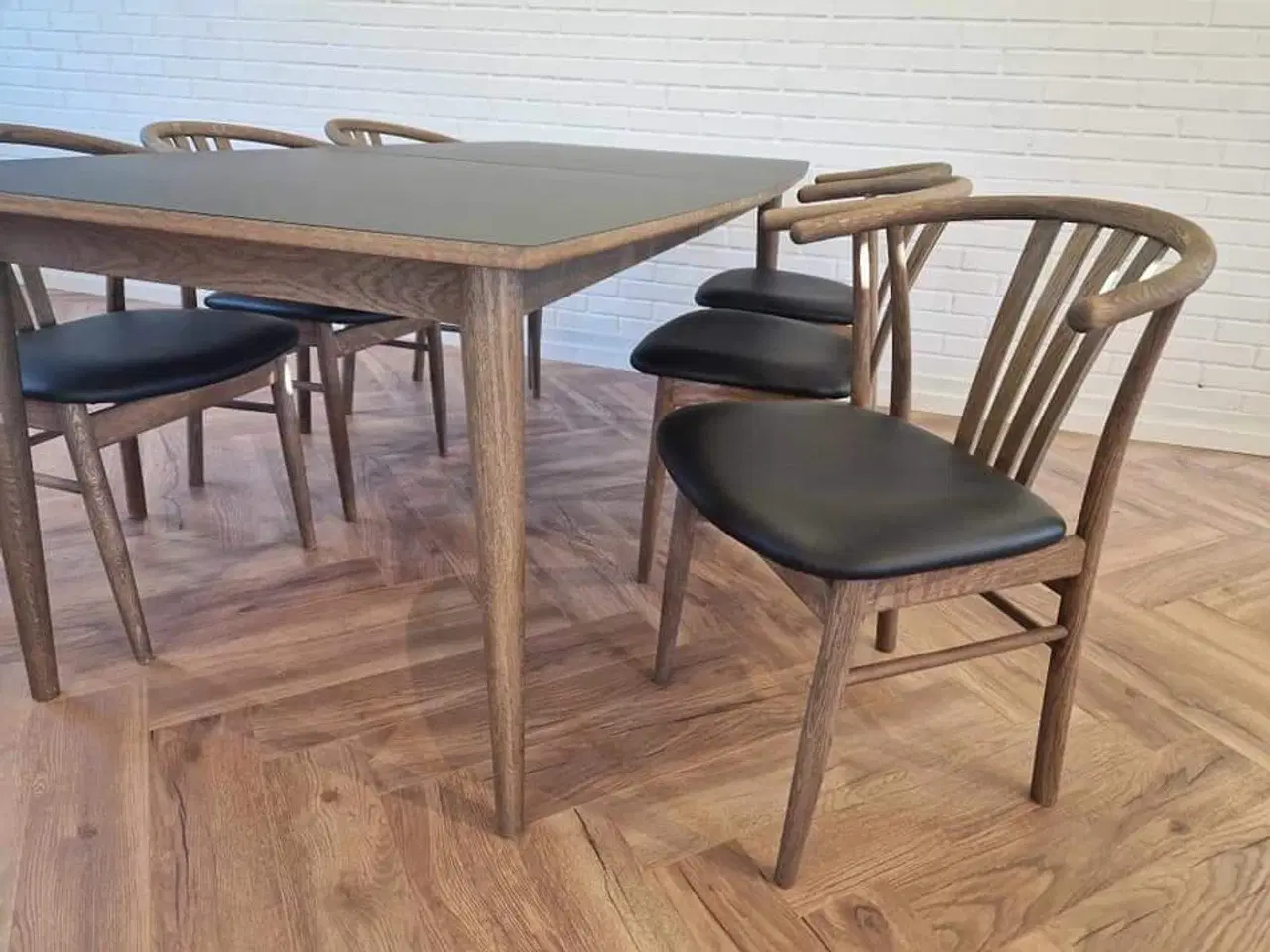 Billede 4 - Nyt spisebord med 6 stole 