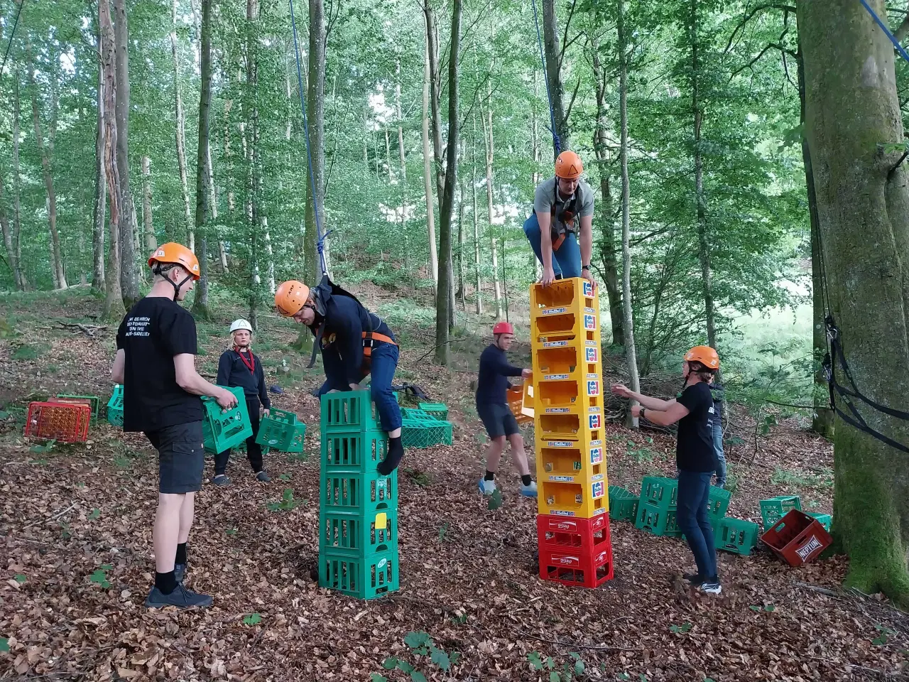 Billede 1 - Aktivitet: kassestabling for 2 klatre
