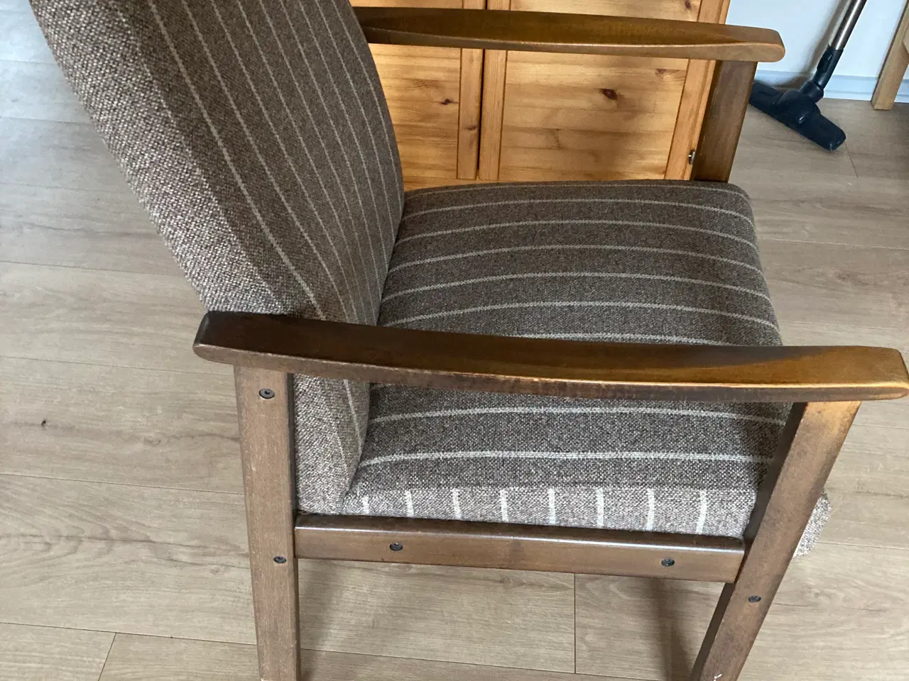 Billede 2 - Stol med stofbetræk og træstel