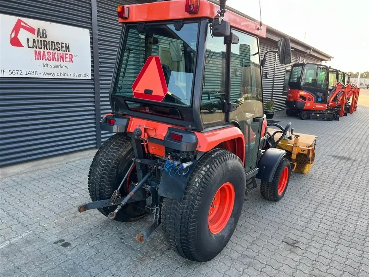 Billede 21 - Kubota stv 40 med frontlift og hydraulisk kost