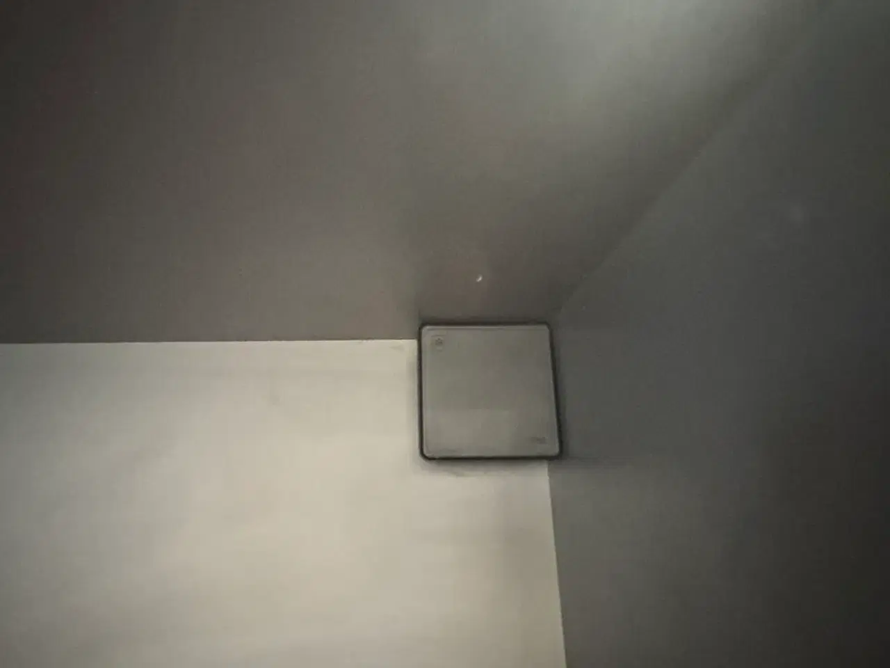 Billede 8 - Boform snedker væghængt møbel i røget eg