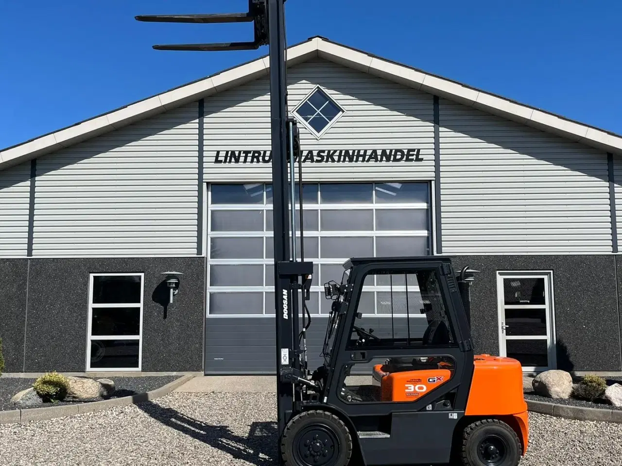 Billede 22 - Doosan D30 G med kabine og KUN 57 TIMER FRA NY, MED TIME GARENTI