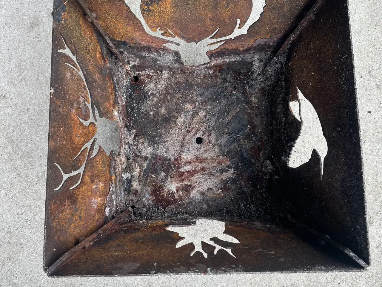 Billede 2 - Bålkurv  med motiver 