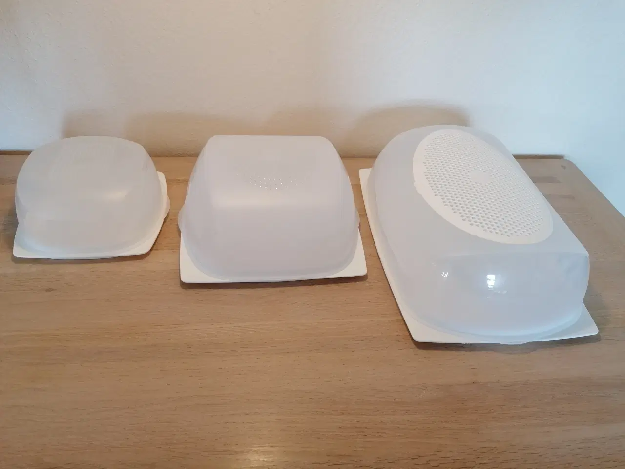 Billede 1 - Tupperware hvide ostebokse med membran