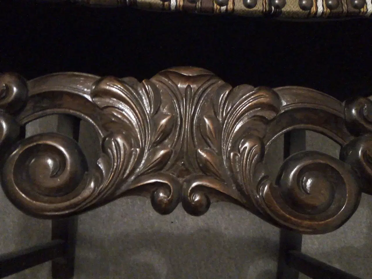 Billede 2 - ANTIK STOL, EGETRÆ, UDSKÆRINGER, ARVESTYKKE