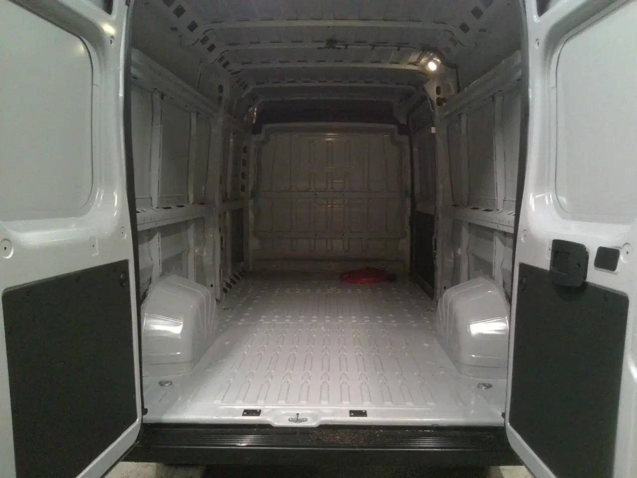 Billede 6 - Peugeot e-Boxer 435 110 L3H2 Premium