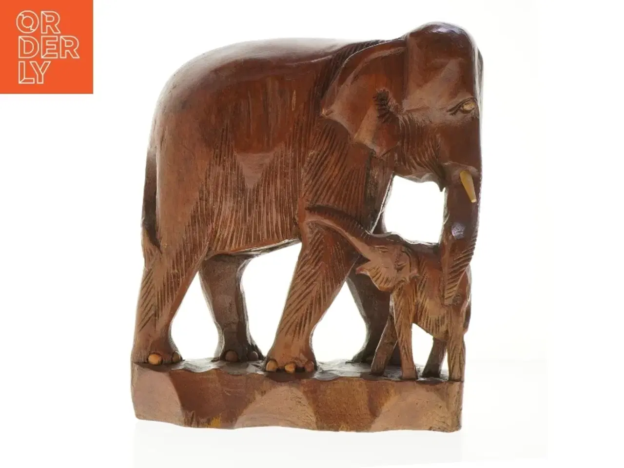 Billede 1 - Træskulptur af elefanter (str. 31x27 cm)