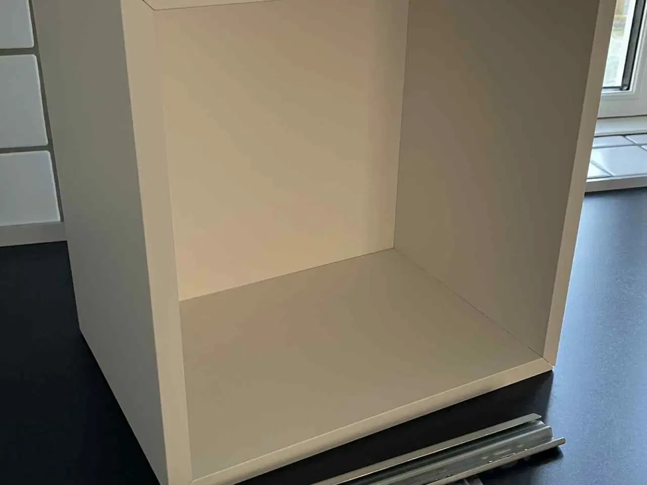 Billede 1 - Eket vægmonteret reol