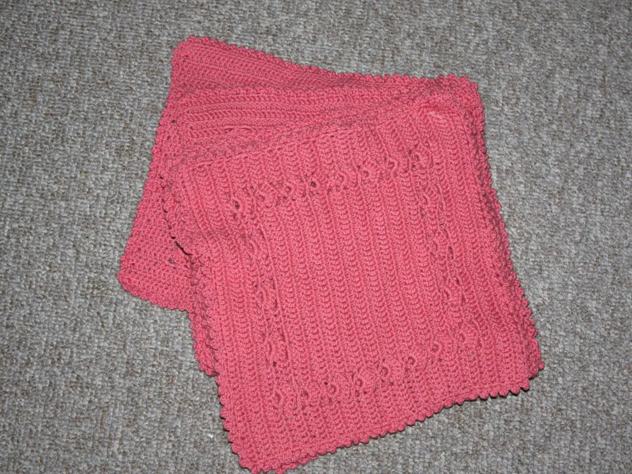 Billede 2 - Hæklede bomuld servietter eller klude 24 cm x 24 c
