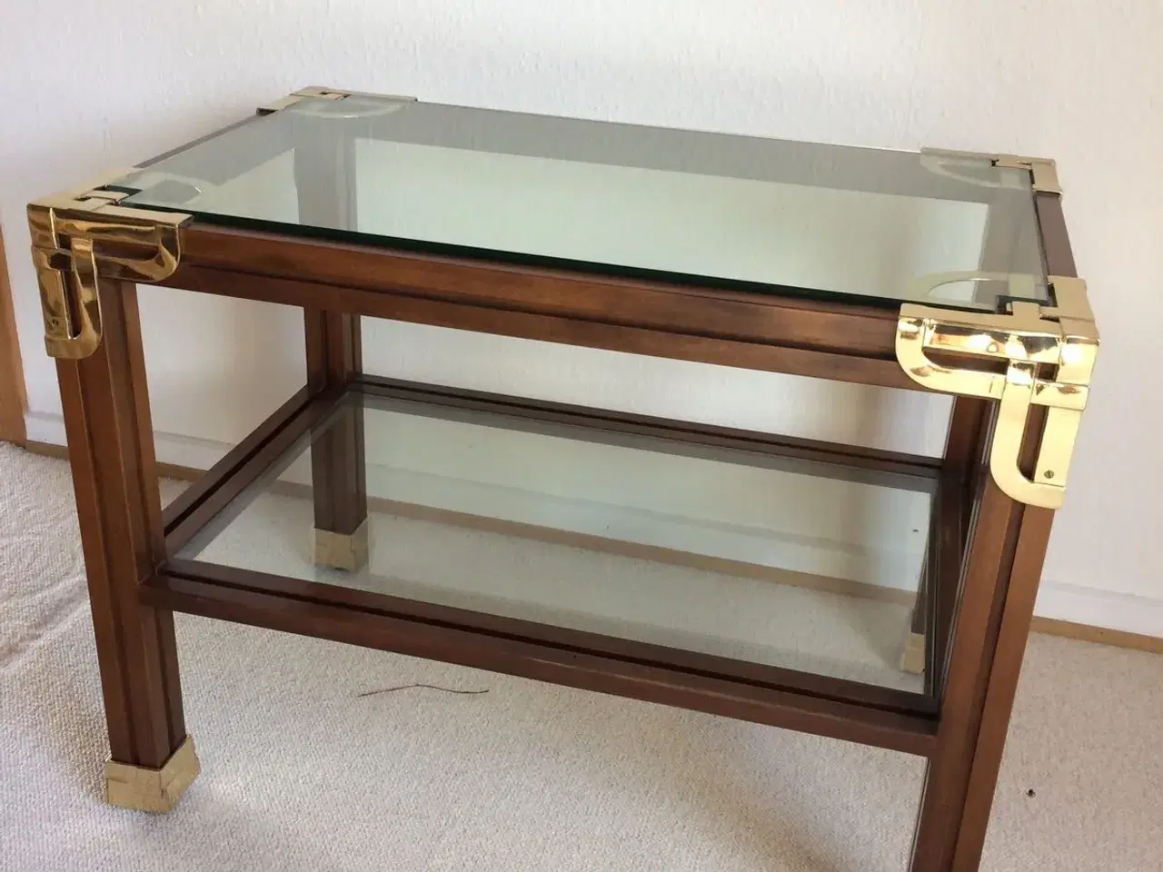 Billede 1 - Mahognibord med messingbeslag