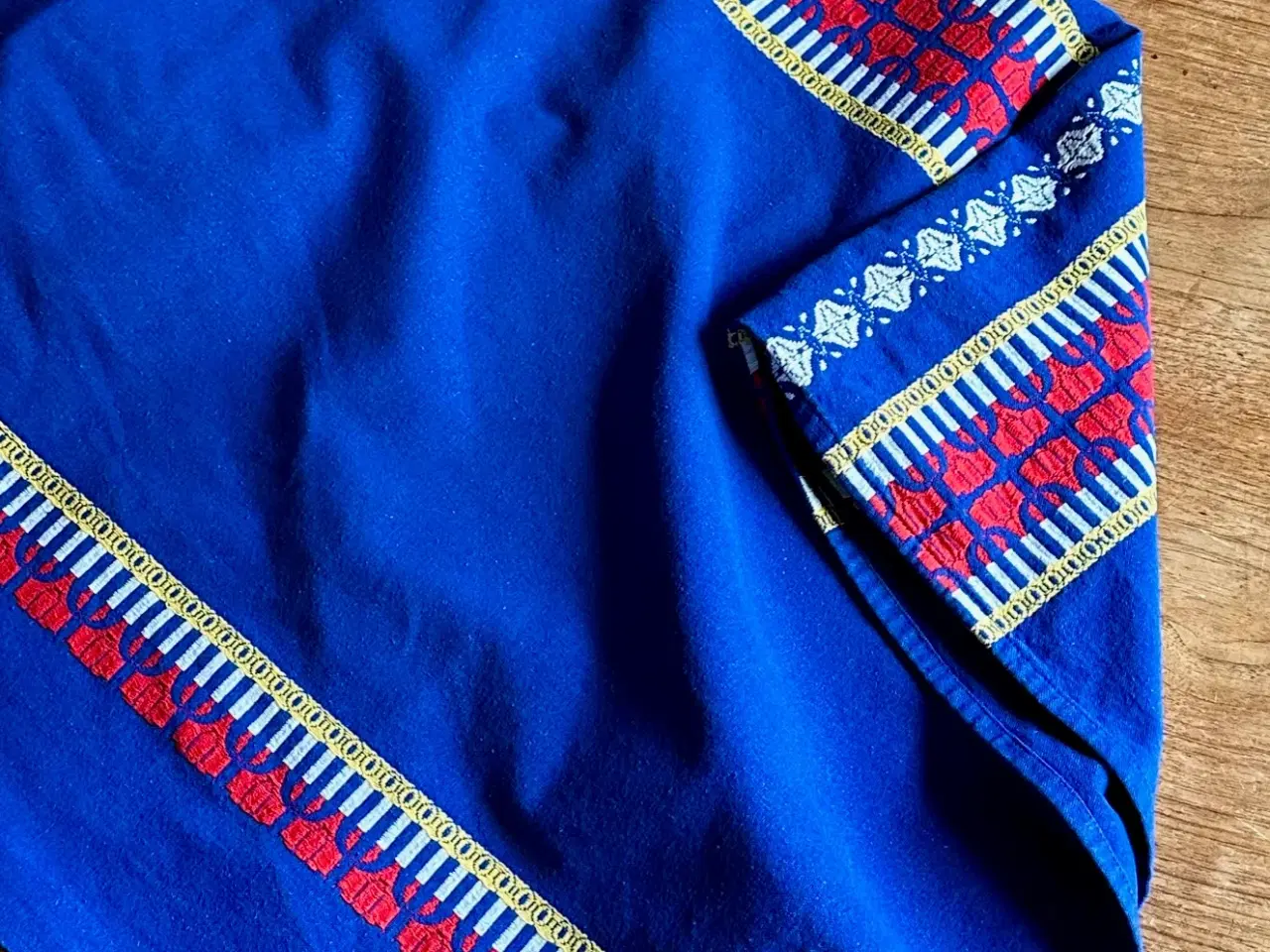 Billede 6 - Blå juledug m vævning, 130 x 117 cm