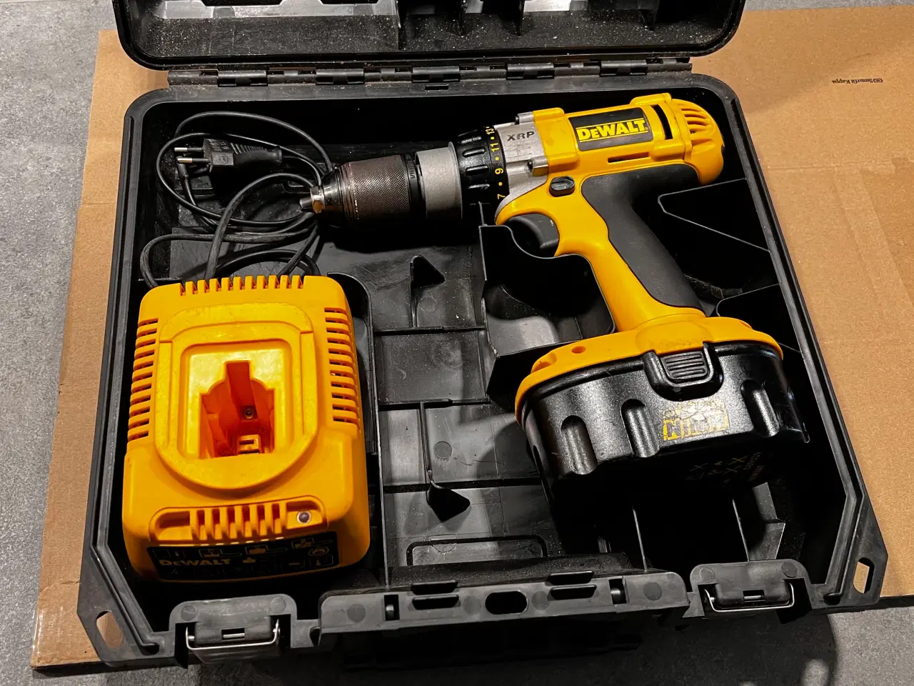 Billede 2 - DeWalt XRP Boremaskine m. kuffert og lader