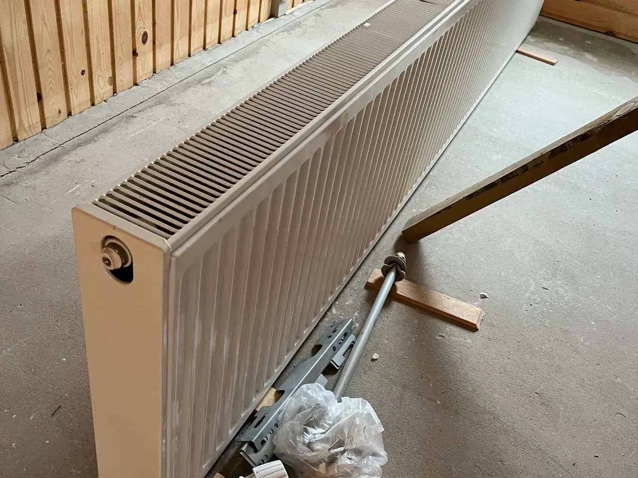 Billede 1 - Radiator 50 * 250 cm med termostat 