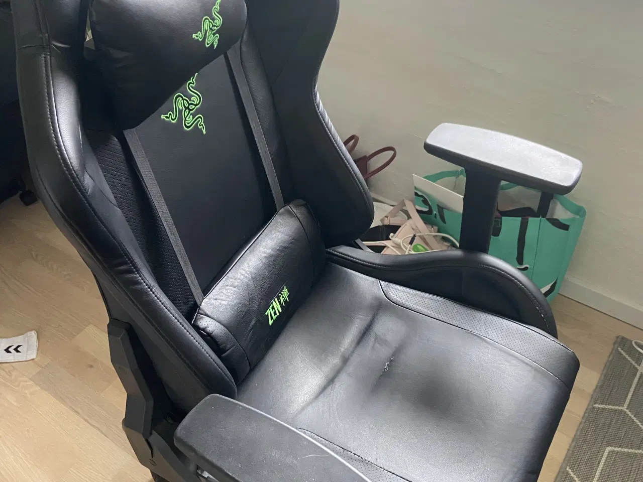 Billede 1 - Razer Tarok Essentials gaming stol