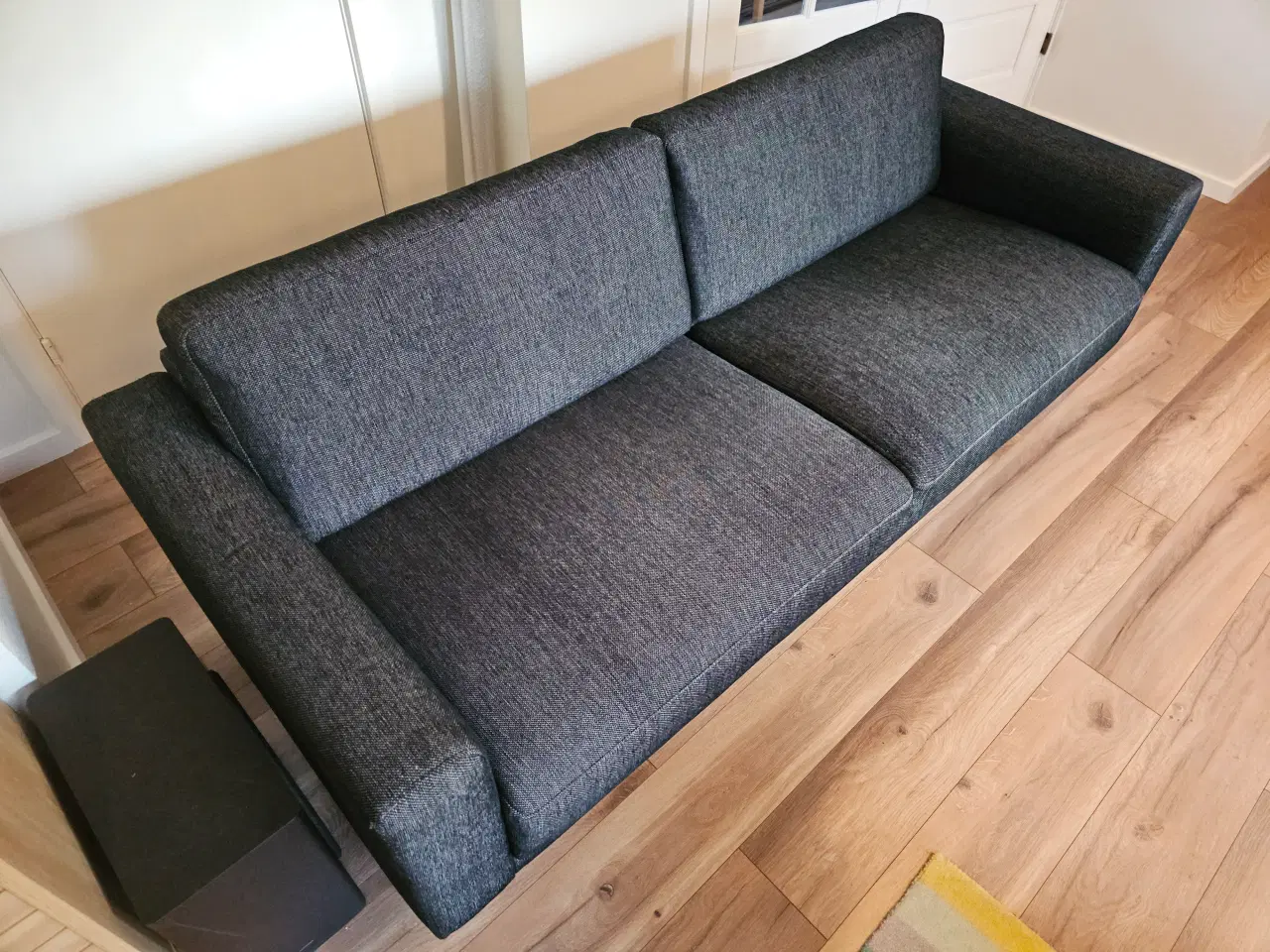 Billede 3 - Mørkegrå 3 Pers. Sofa – God Stand
