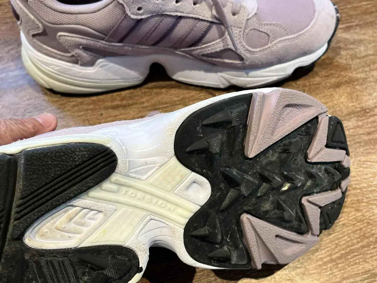 Billede 3 - Adidas sneakers sælges