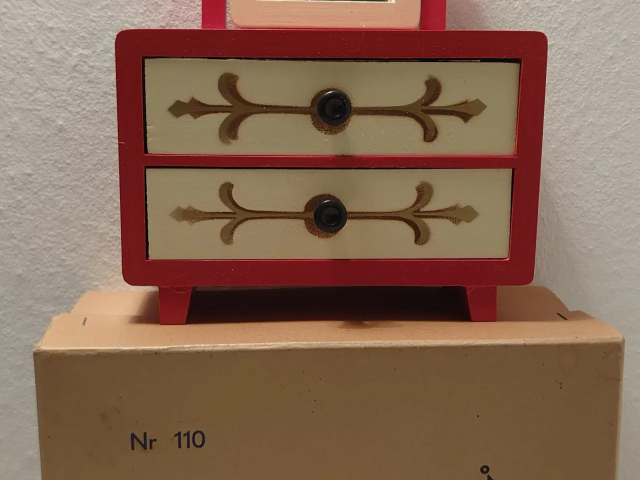 Billede 1 - Vintage dukkekommode med spejl og kasse.