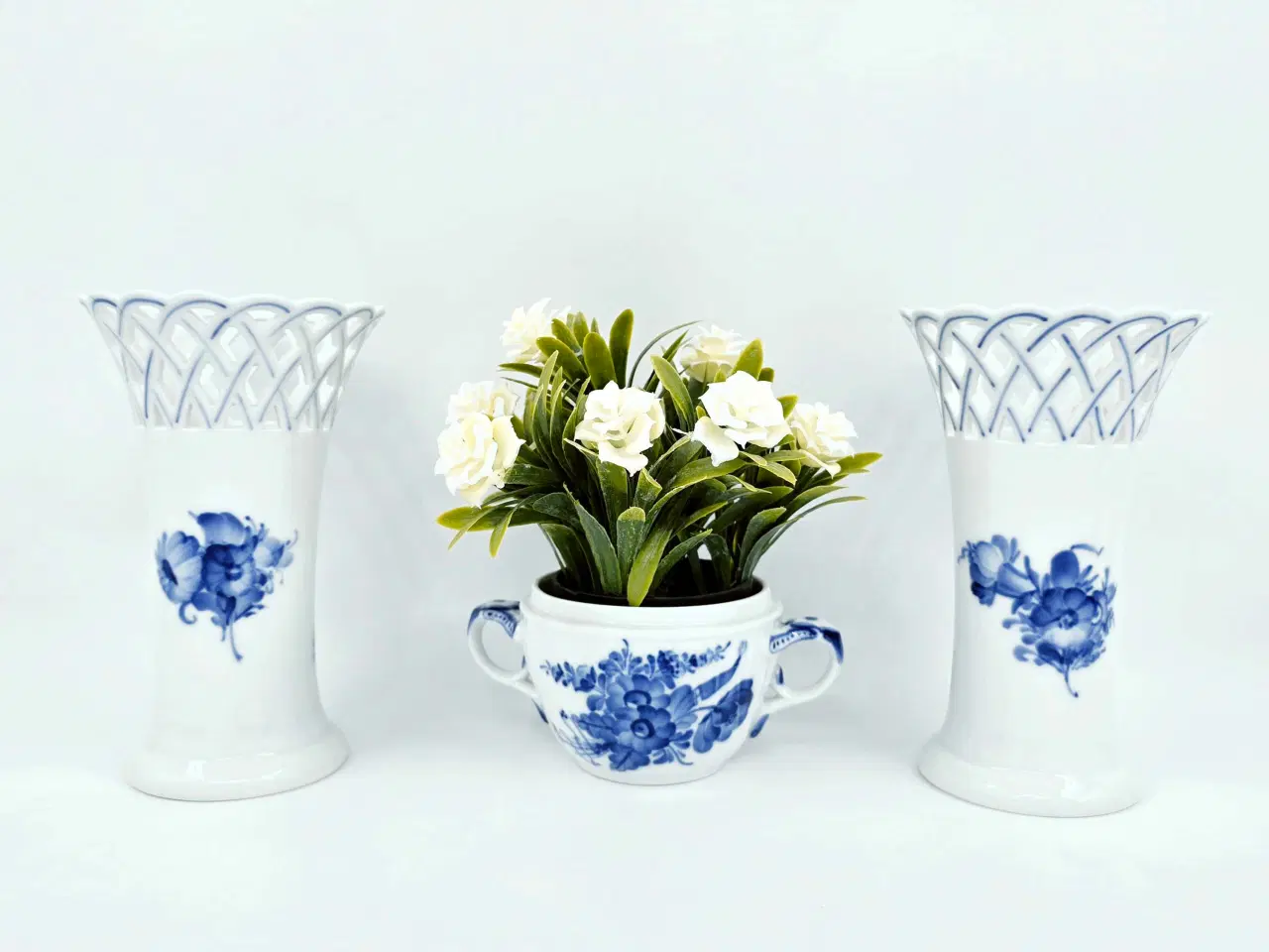 Billede 1 - Royal Copenhagen Blå Blomst Vase med blondekant 