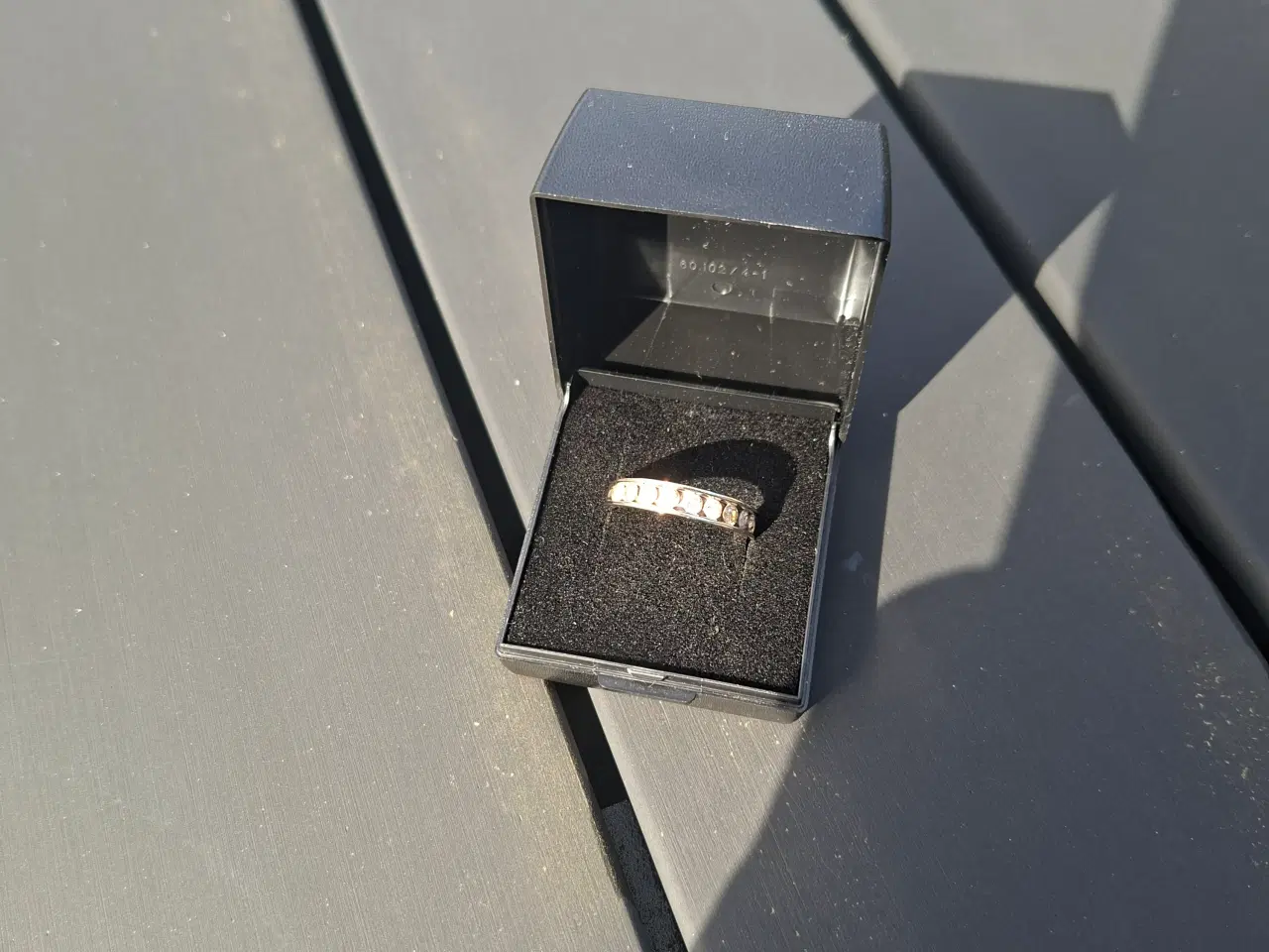 Billede 5 - 14 kt .Hvidguldsring med brillianter