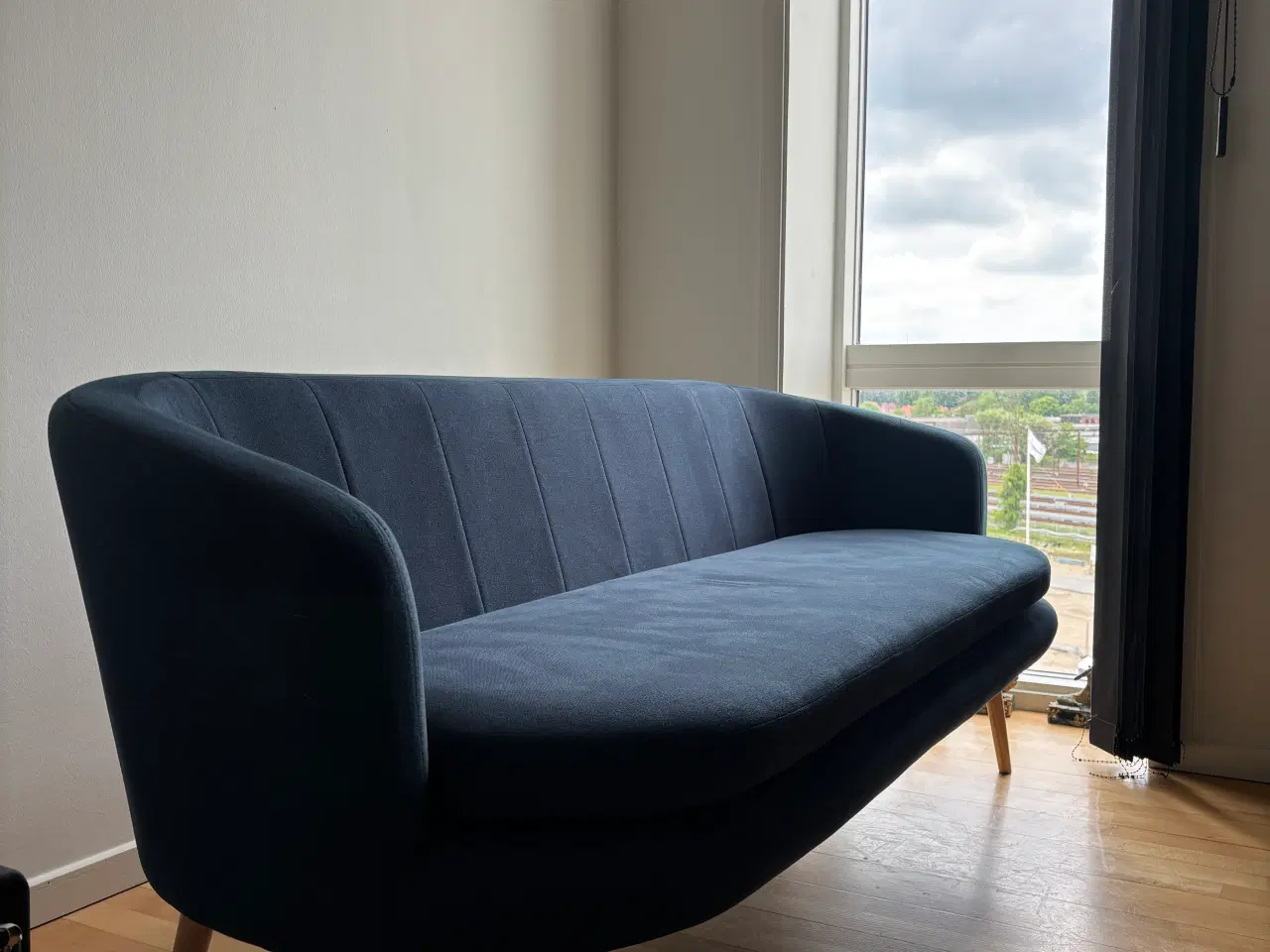 Billede 1 - Sofa GISTRUP 3-pers. mørkeblåt stof