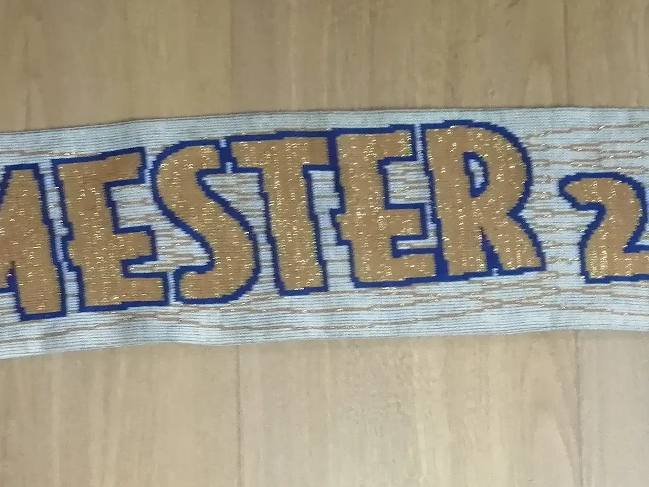 Billede 3 - FCK MESTER 2000/01 RETRO GULD FAN HALSTØRKLÆDE