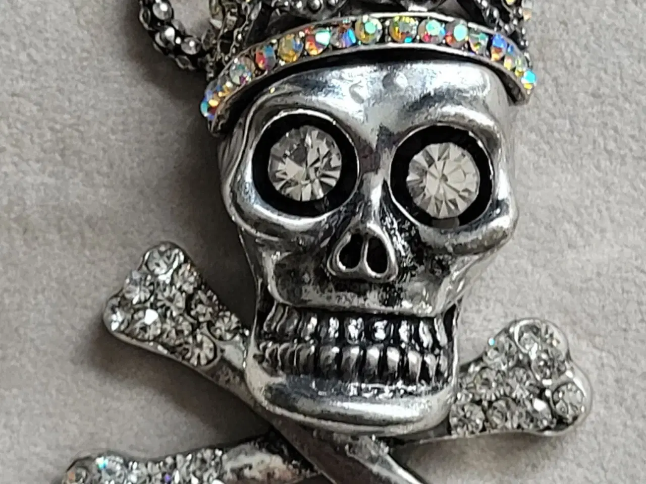 Billede 2 - Halskæde retro skull "diamanter"