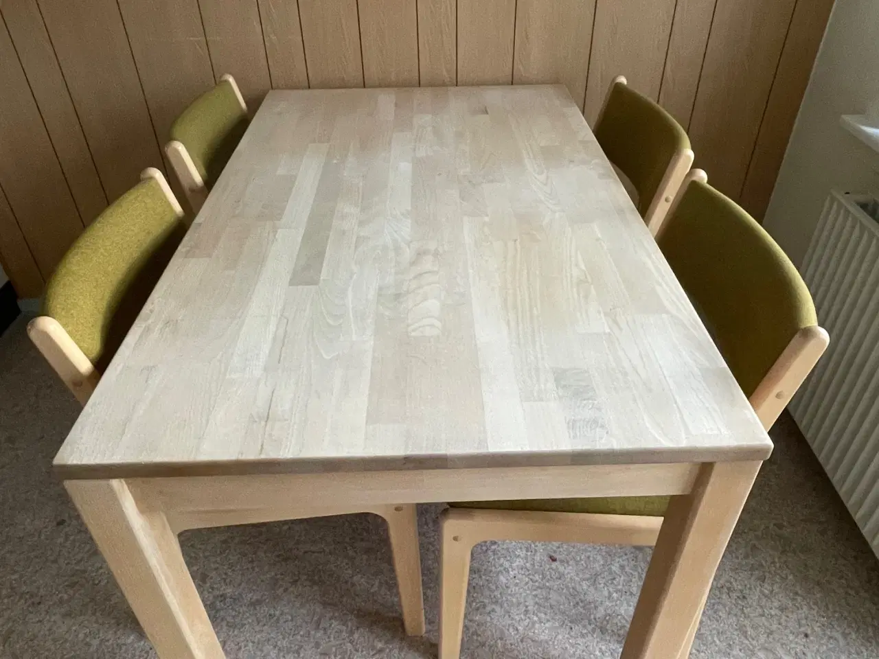 Billede 1 - Spisebord, 80 x 130 cm, evt. med 4 stole