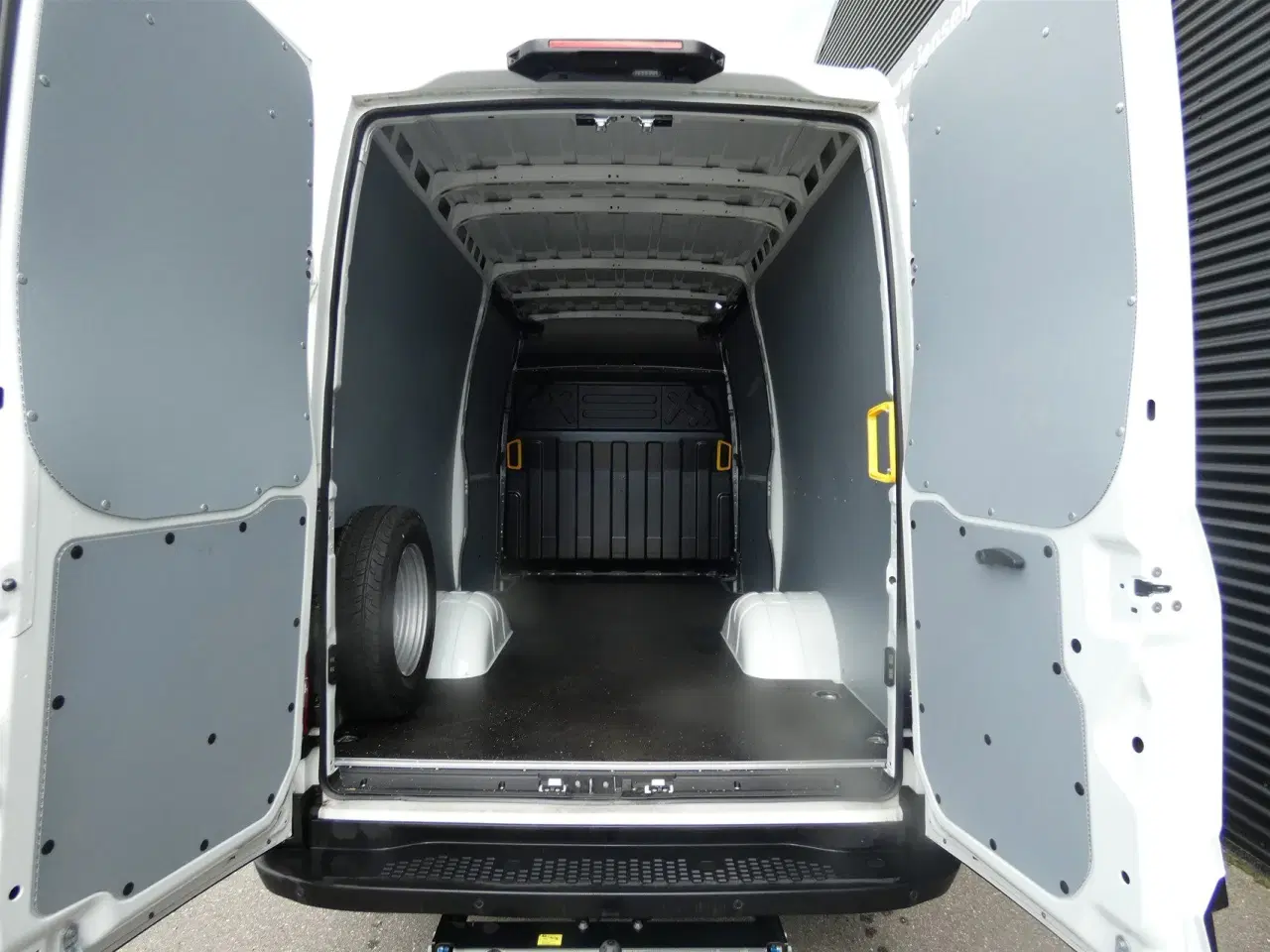 Billede 10 - Iveco Daily 35C18 12m3 3,0 D Hi-Matic 180HK Van 8g Aut.