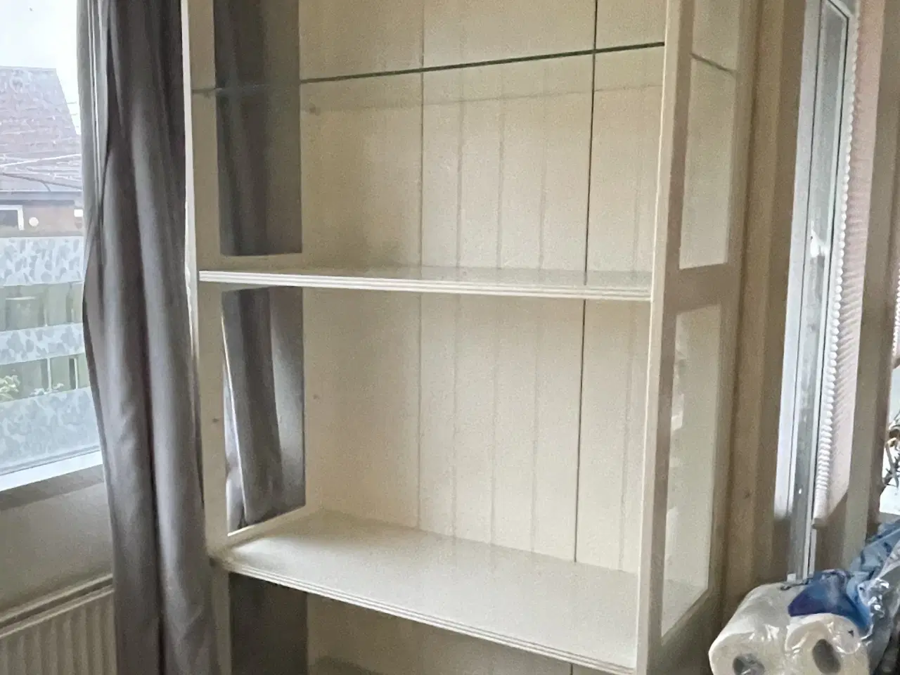 Billede 1 - Gratis reol med glashylder