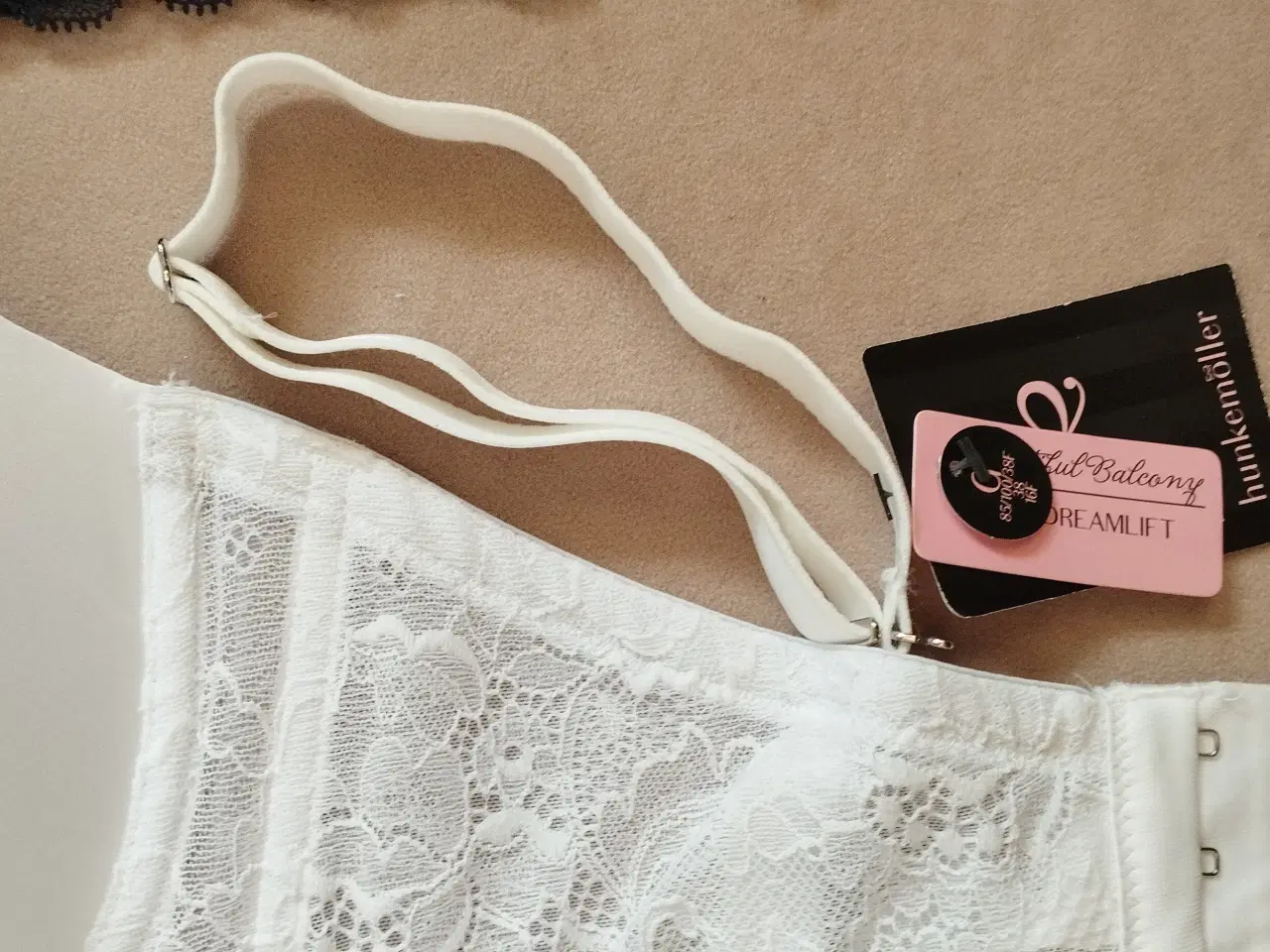 Billede 4 - 2 BH  med bøjler, HUNKEMÖLLER,  sort str. 85 G og 