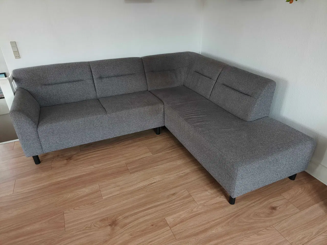 Billede 2 - Grå sofa med chaiselong