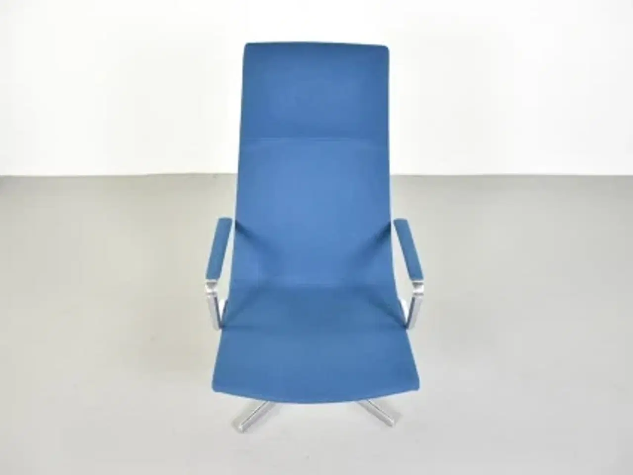 Billede 5 - Arper loungestol i blå med armlæn og krom stel