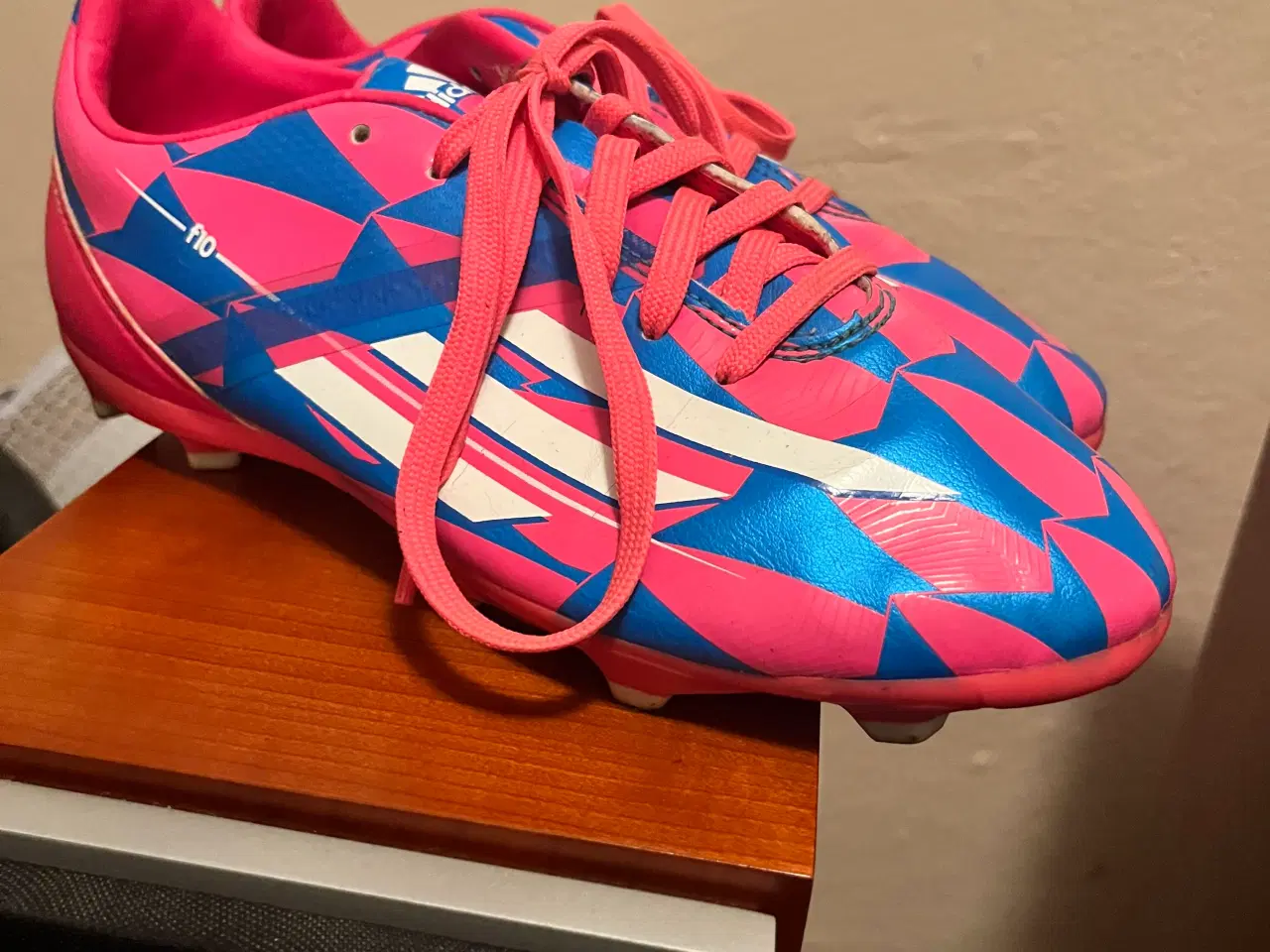 Billede 2 - Adidas fodboldstøvler som nye. 
