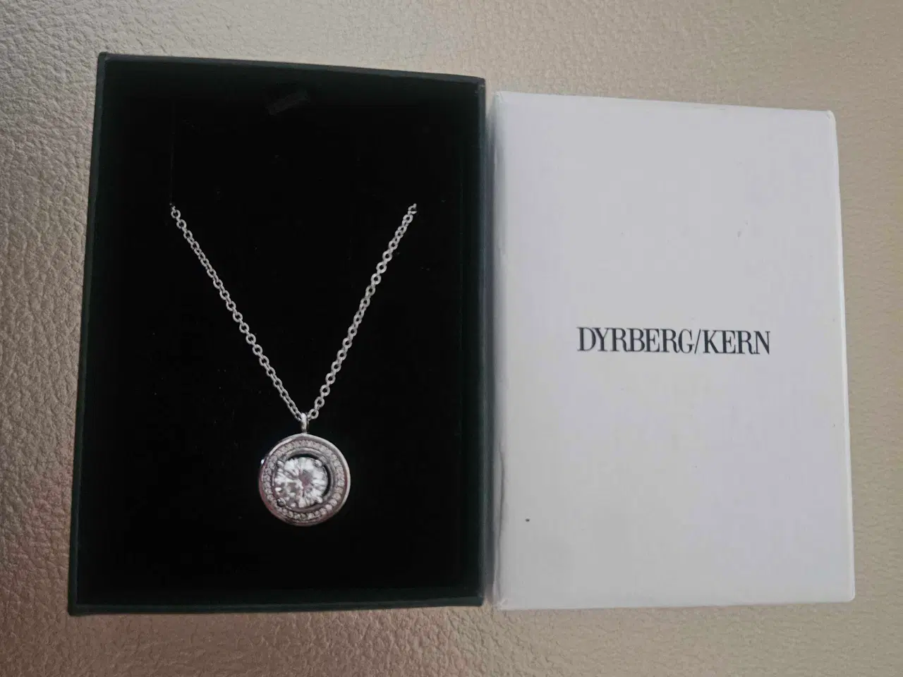 Billede 5 - Dyrberg kern smykke sæt 