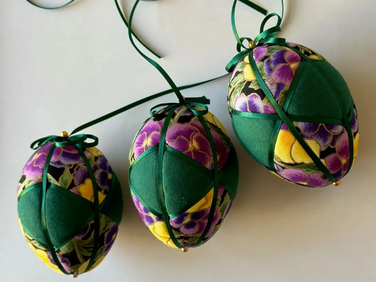 Billede 3 - Mellem påskeæg, grøn m blomster, 3 stk samlet