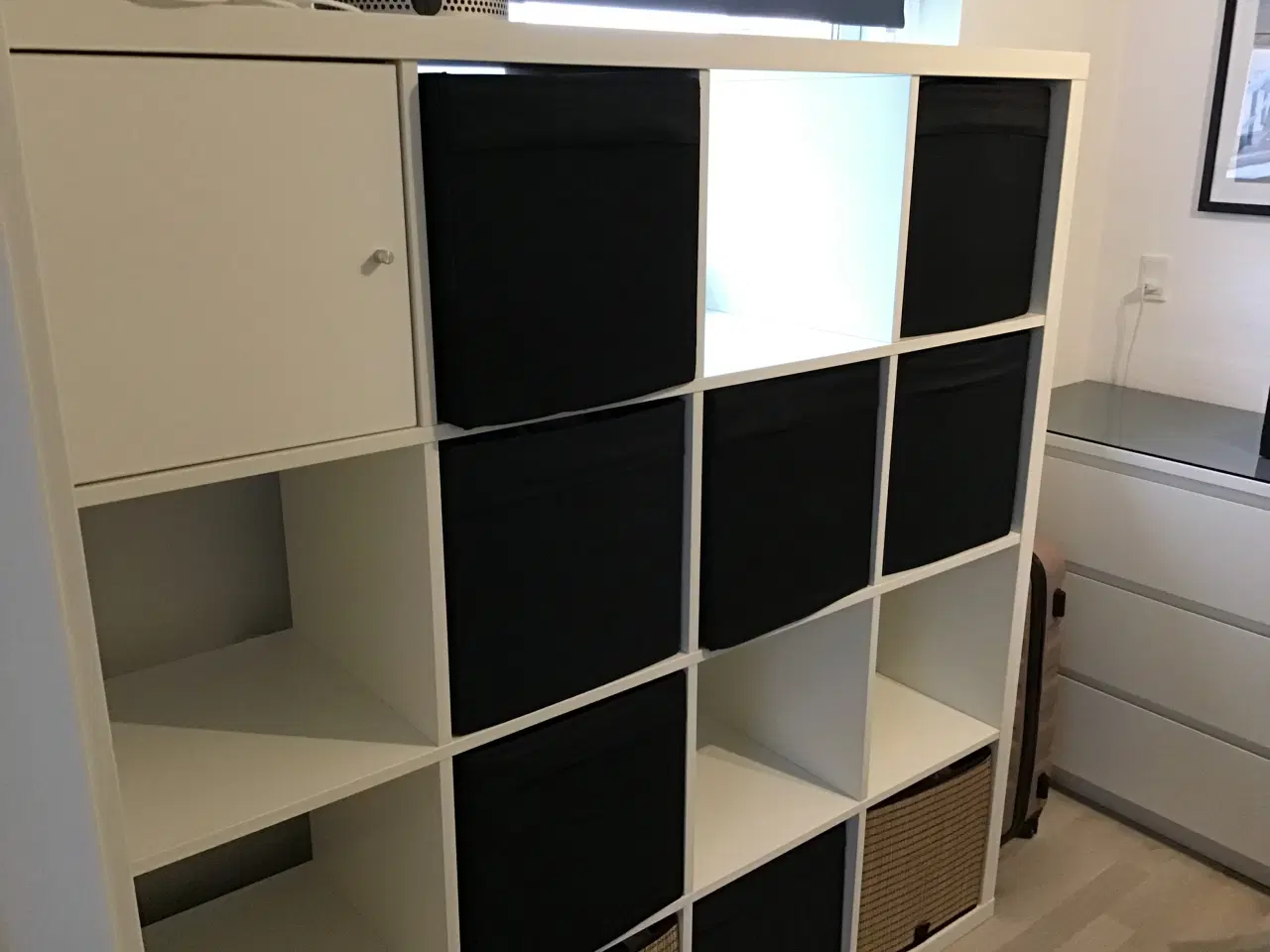 Billede 1 - Kallax reol fra Ikea med låge