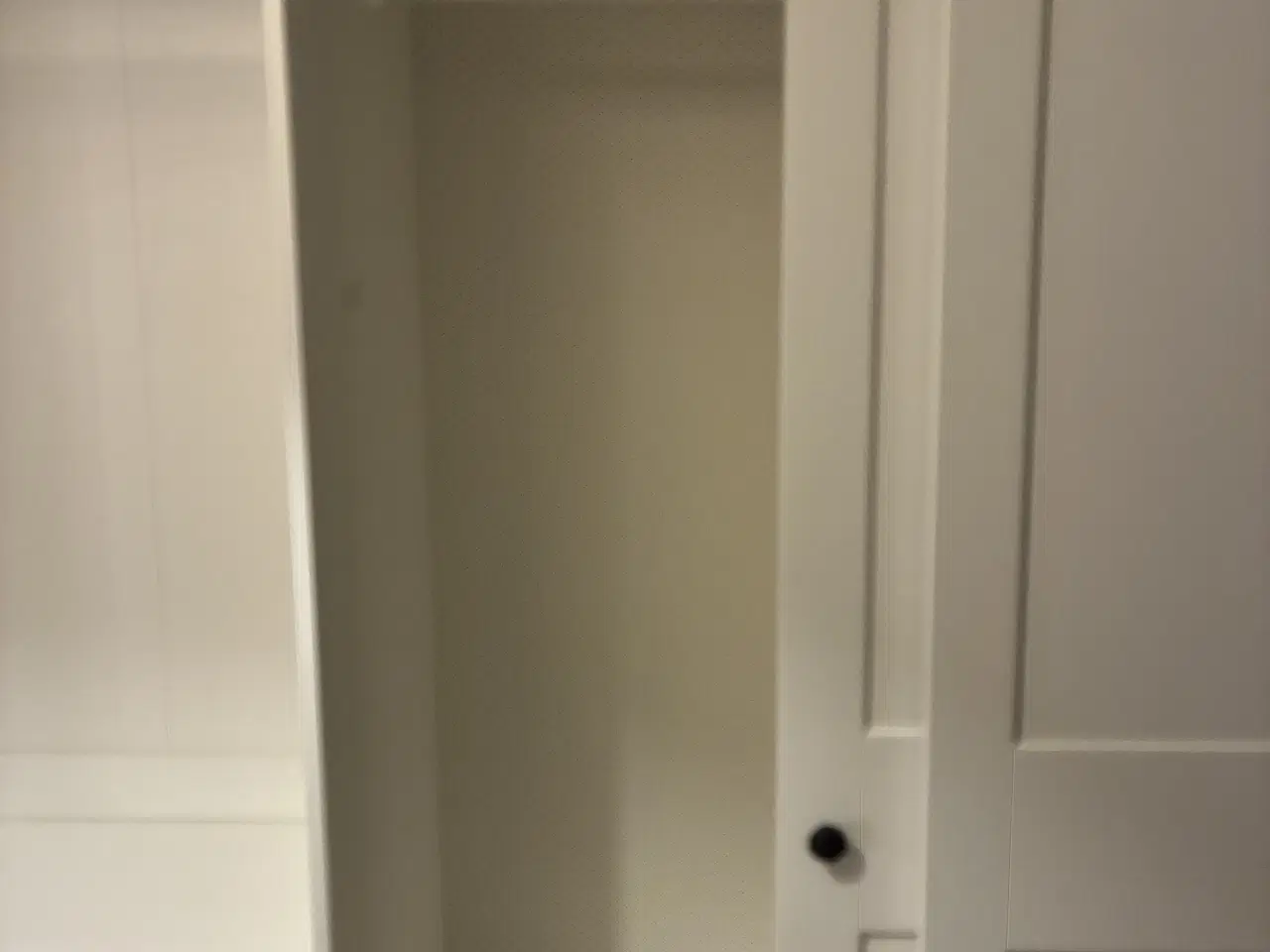 Billede 5 - Hauga garderobeskab - gratis 