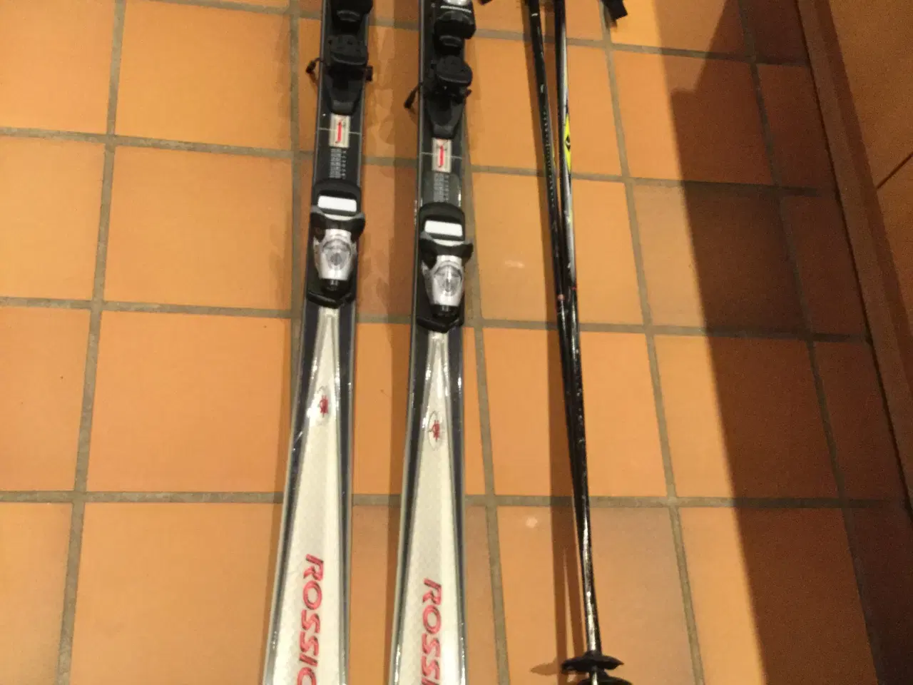 Billede 4 - Rossignol ski og skistøvler.