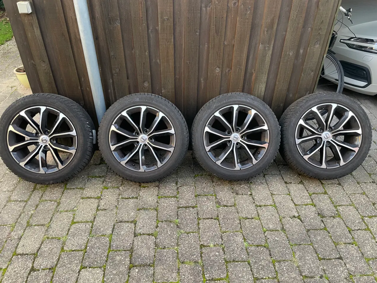 Billede 4 - Volvo Alu fælge med vinterdæk