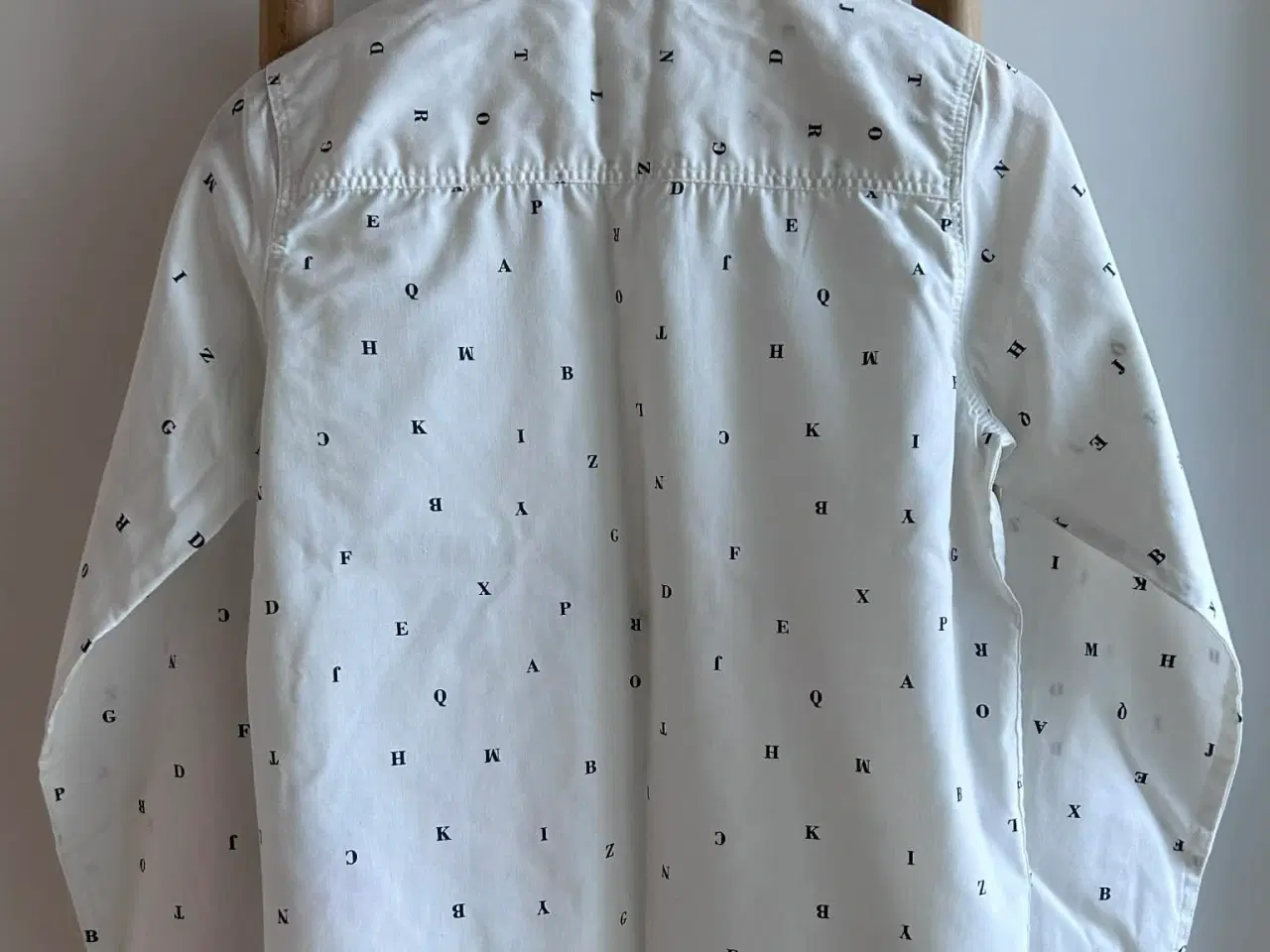 Billede 4 - Name it skjorte med bogstaver, str. 146-152