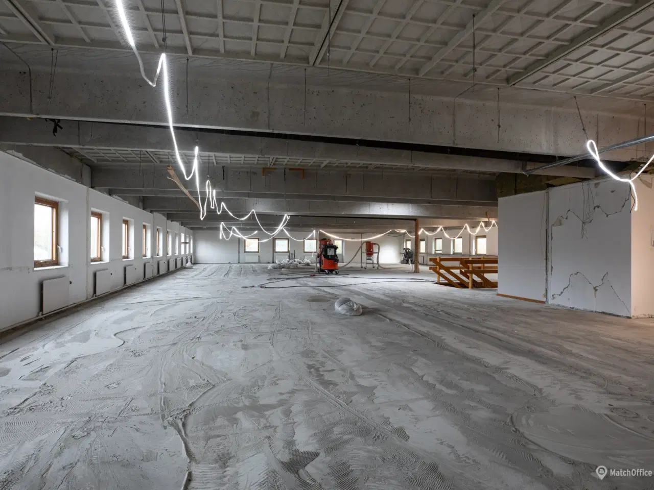 Billede 5 - Stor og renoveret domicilejendom med lager og kontor.