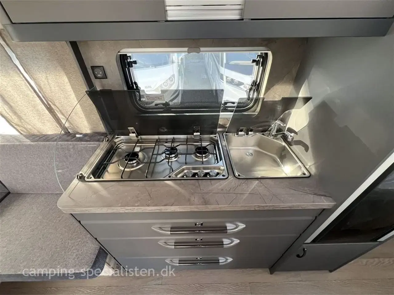 Billede 12 - 2026 - Hobby De Luxe 460 UFe   2026 Hobby De Luxe 460 UFe DK LINE - Kan ses nu hos Camping-Specialisten.dk