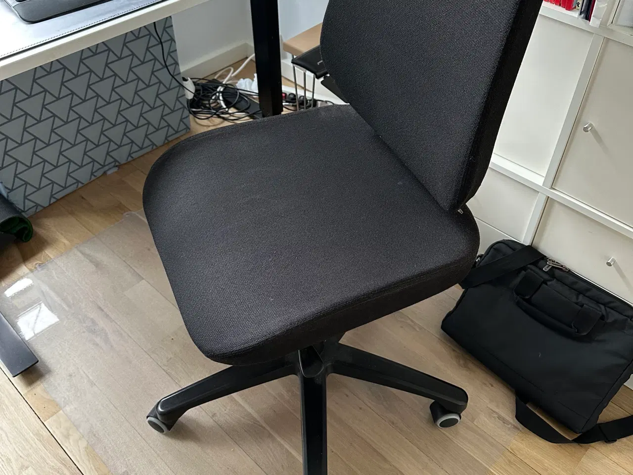 Billede 3 - Kontorstol inkl underlag 