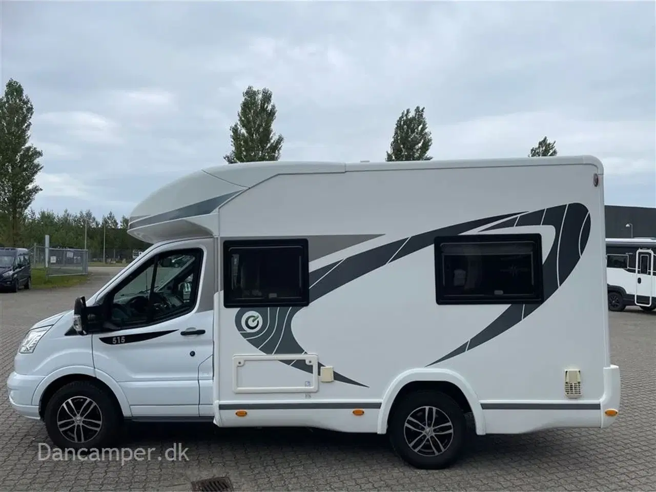 Billede 5 - 2019 - Chausson Flash 515   Anvisningsbil!  2019 model! En ejer! Under 6m. 170Hk Ford, model med fransk seng, markise og NX5-alarm. Nysynet.